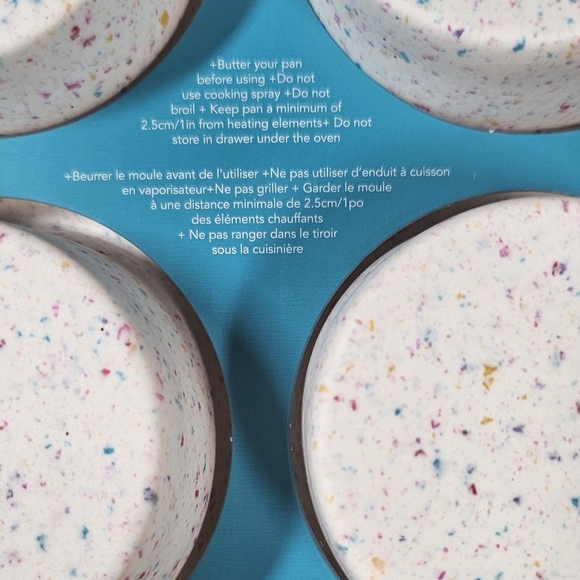 New✨️Confetti Muffin Pan - Picture 5 of 7